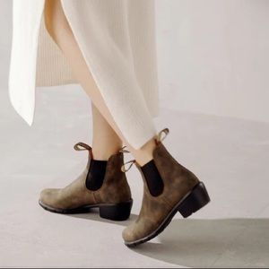 Blundstone heeled Chelsea boot brown